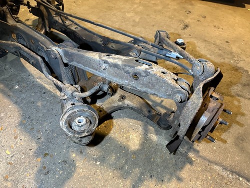 99-05 LEXUS IS200 REAR SUBFRAME AXLE + ARMS HUBS SPORT MANUAL FIT AUTO - Picture 4 of 12