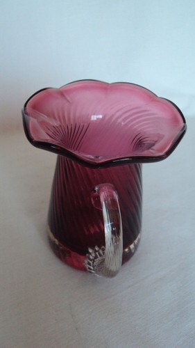 SMALL VINTAGE CRANBERRY GLASS VASE WITH RUFFLED NECK - HAND BLOWN - Picture 2 of 4