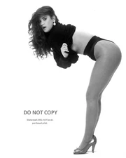 ACTRESS DEMI MOORE PIN UP - 8X10 PUBLICITY PHOTO (AZ300)