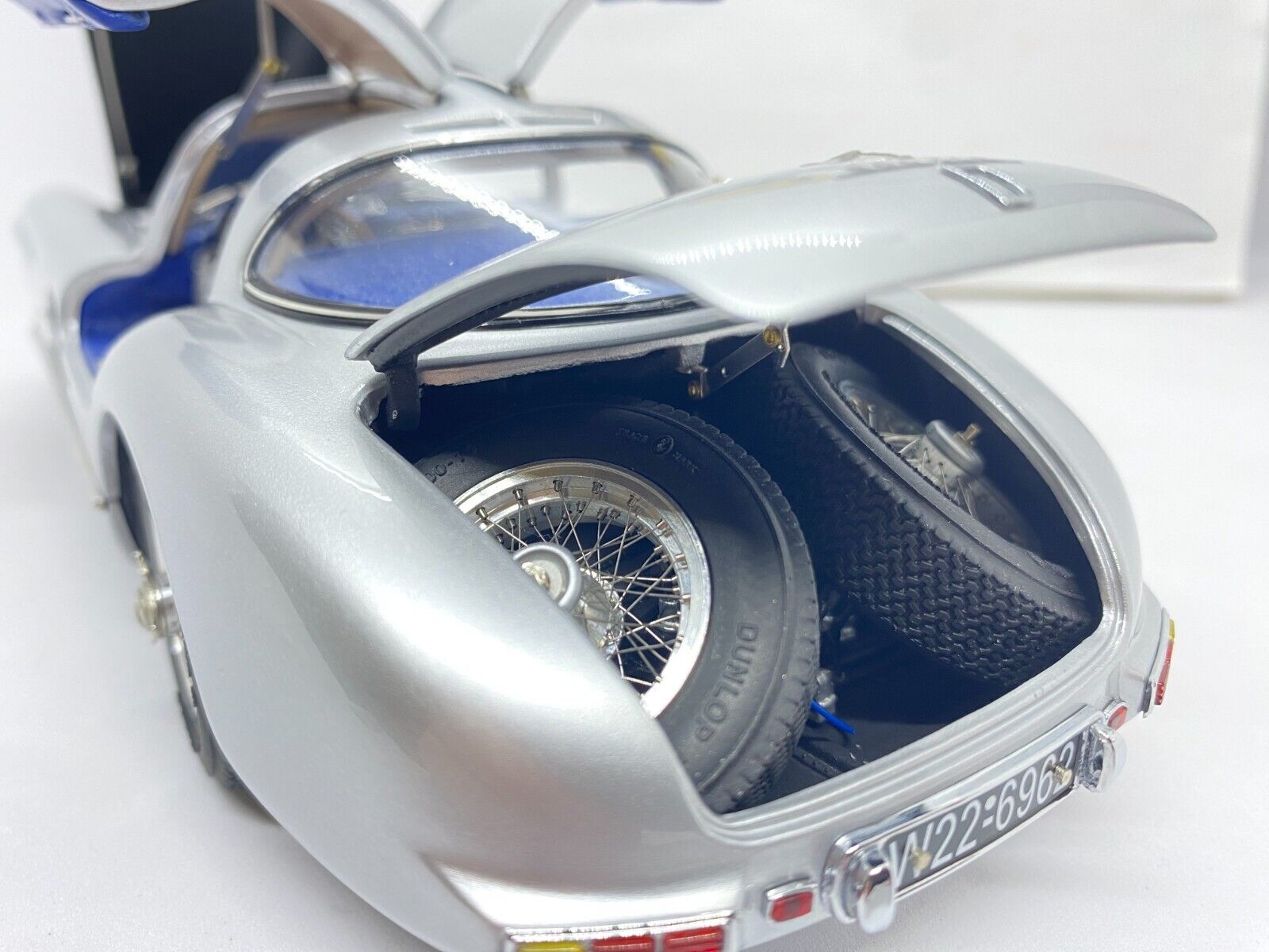 CMC M-244 300 SLR UHLENHAUT COUPE 1955 GP SWEDEN #15 L/E 1OOO 1:18 SCALE - Picture 14 of 16