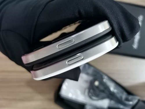 Verizon Wireless BlackBerry Bold Touch 9930 Unlocked  8GB Phone Black / White - Picture 12 of 17