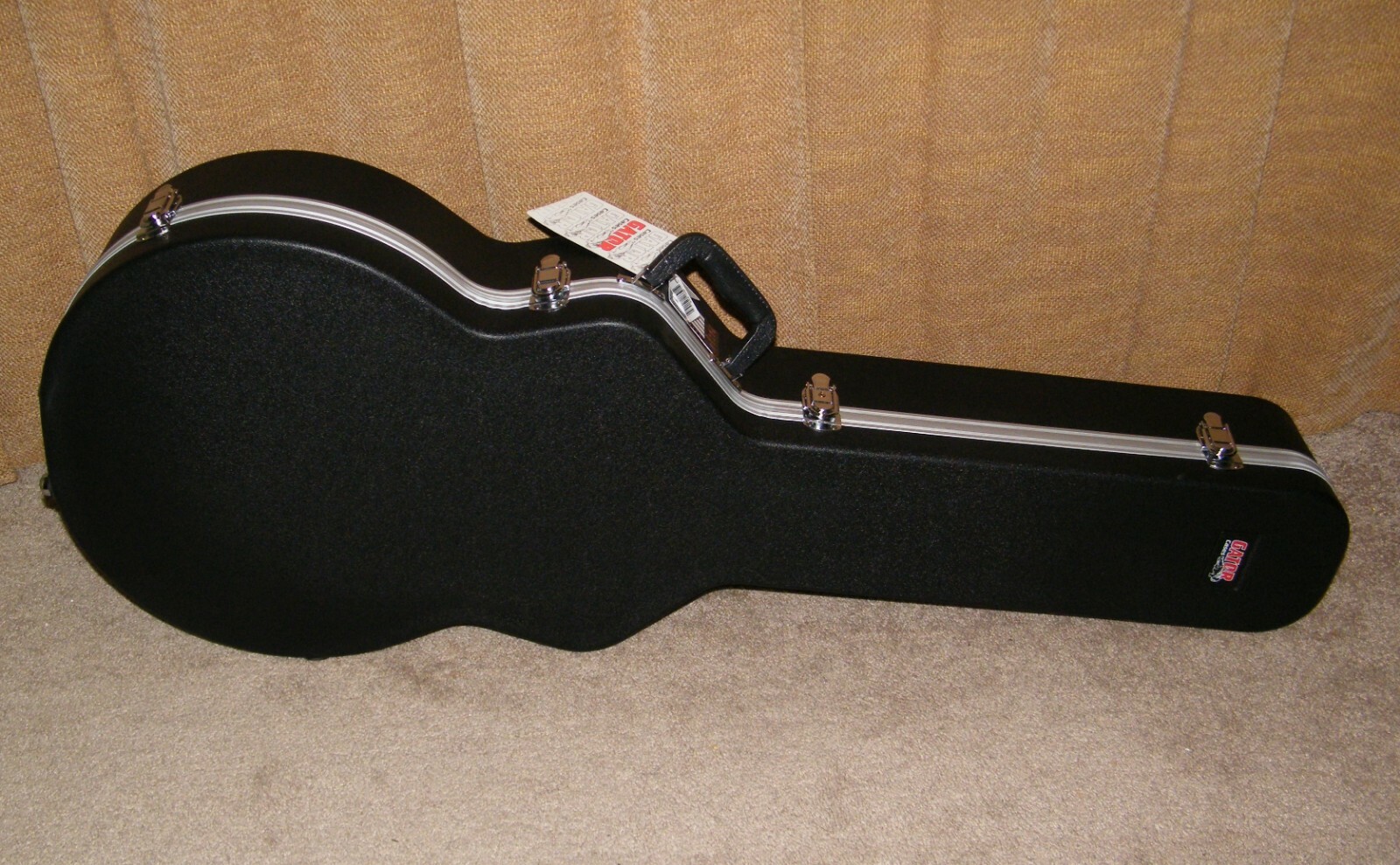 Gator GC-335 ATA-Style Guitar Case - NEW - Minor Blem See Notes Gator GC-335 ATA-Style Guitar Case - NEW - Minor Blem See Notes