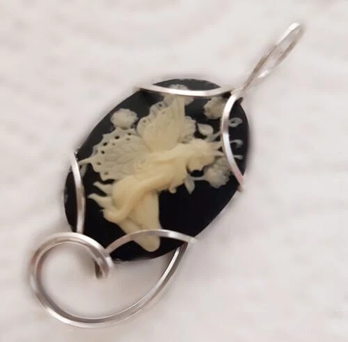 Collares y colgantes de resina de mariposa de moda