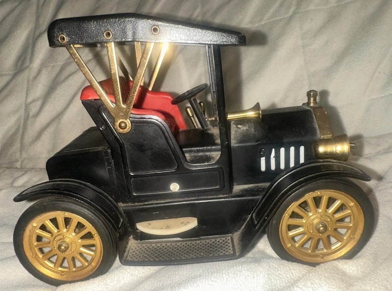 VINTAGE 1917 FORD MODEL "T" ROADSTER JAPANESE METAL CAR TRANSISTOR AM RADIO
