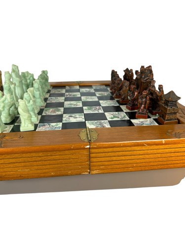 Vtg Asian Alabaster & Jadeite Chess Set Xiangqi Wood Board Folding Case READ - Imagen 10 de 16