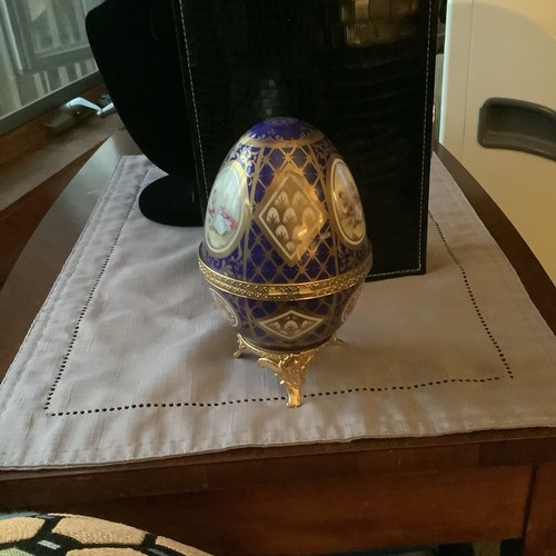 LIMOGES PORZELLAN ~ PORZELLANSCHACHTEL MIT FUSS IN EIFORM - Bild 6 von 8