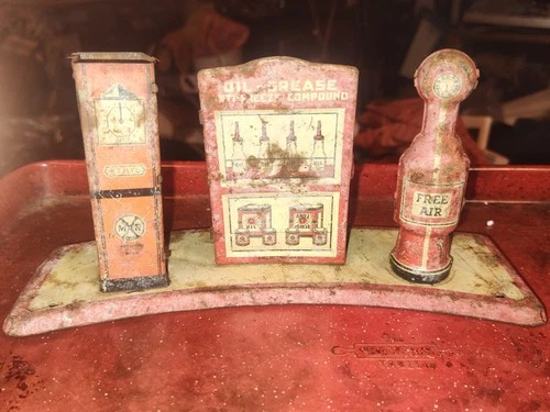 1930’s MARX Lithographed Gas Station Island