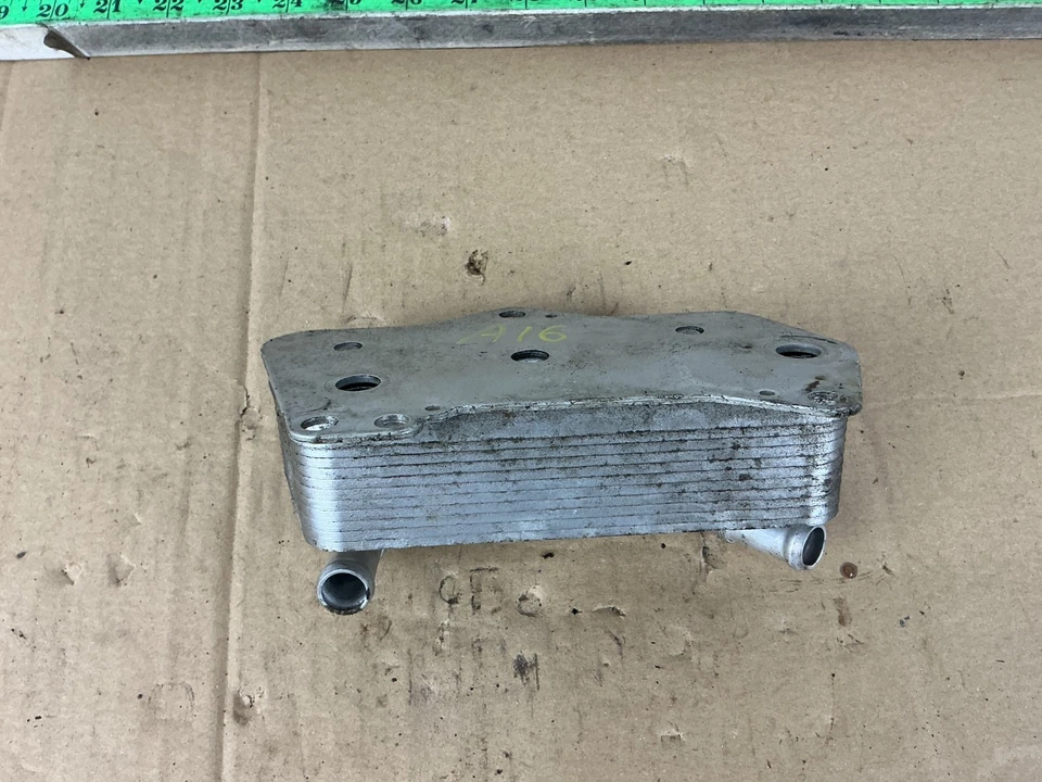 Enfriador de aceite de motor Audi A3 2015-2020 OEM Foto 4 de 4