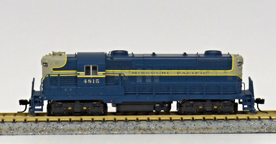 LIFE-LIKE N 1:160 #4815 MP MOPAC MISSOURI PACIFIC GP18 DIESEL LOCO 7108 DC NOVO NA CAIXA - Imagem 3 de 4