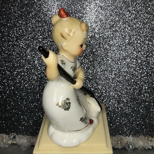 Vtg Shafford Girl W/ Red Bow Mother’s Helpers “Raking The Leaves” Figurine Japan - Picture 3 of 6