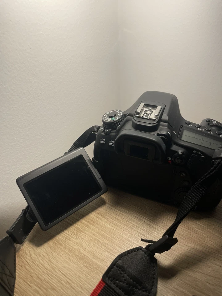 Canon EOS 80D 24.2 MP DSLR Camera - Body Only - Image 4 of 4