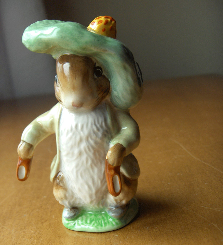 Beatrix Potter Benjamin Bunny figurine~ears & shoes out~mark BP2a~Beswick Gold