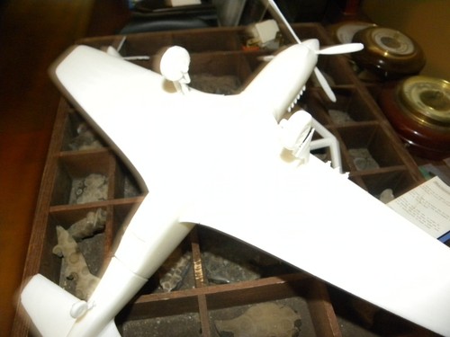 Scale model of P-51 Mustang Fighter model- Assembled and as a kit. - Picture 8 of 11