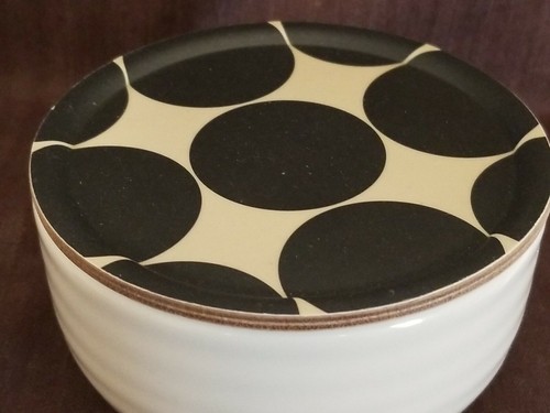 Hermoso tazón de sopa/dip de porcelana marfil con tapa Crate &Barrel NUEVO - Imagen 4 de 9