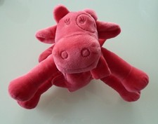 D8.  DOUDOU PELUCHE MUSICAL NOUKIE'S LOLA VACHE ROSE FUSHIA ETAT NEUF*