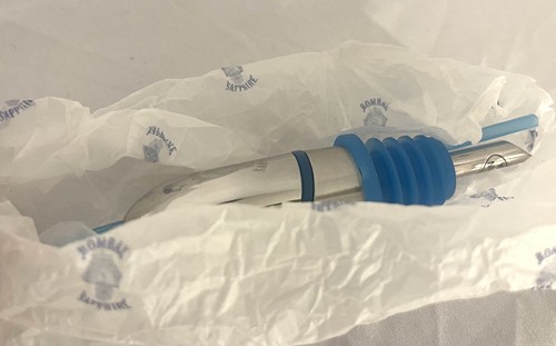 Botella de ginebra Bombay Sapphire para verter caño - NUEVA - RARA vajilla - Imagen 6 de 6