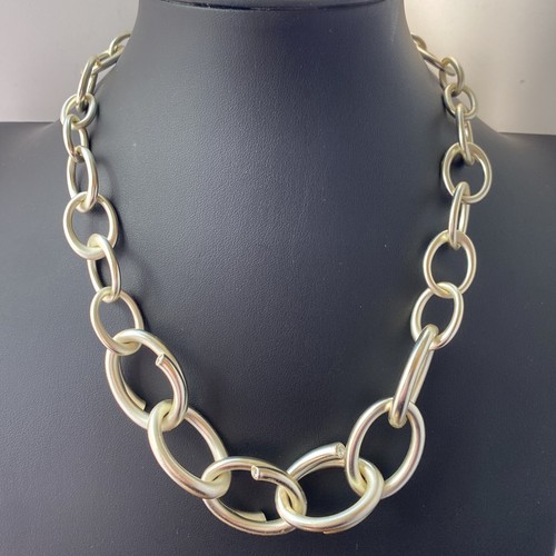 Collar de eslabones de cadena gruesos Walker tono dorado Kendra Scott - Imagen 6 de 7