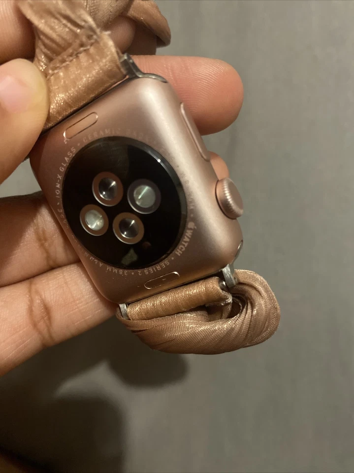 Reloj inteligente Apple MQ142LL/A Series 2 42 mm con estuche de aluminio dorado rosa Foto 3 de 3