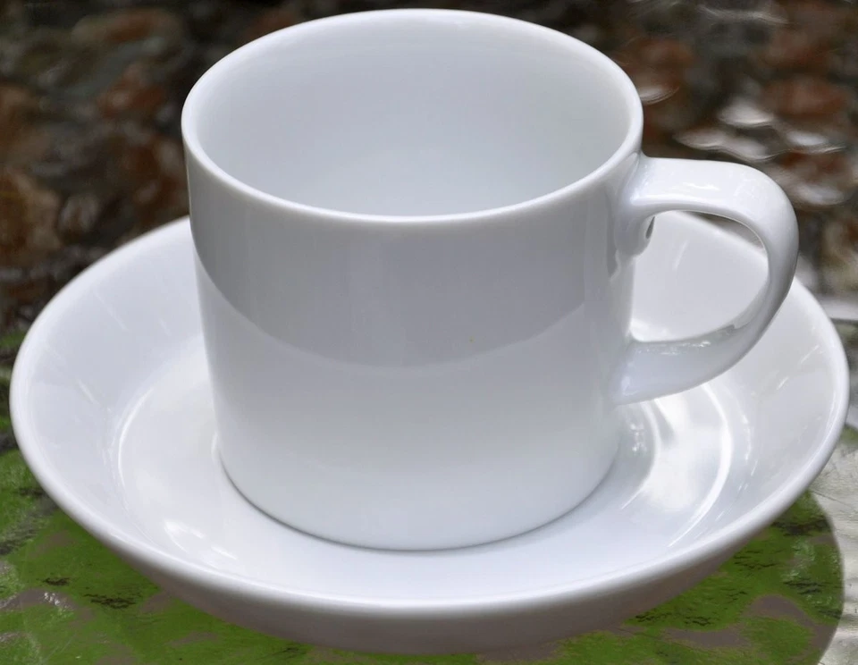 Lot of Crate & Barrel VERGE White Espresso Cups and Saucer Plates 7 pcs. 217-492 - Image 3 of 4