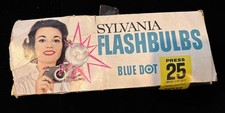 Vintage Sylvania Blue Dot Press 25 , 9 Flashbulbs 7 Clear And 2 Blue 