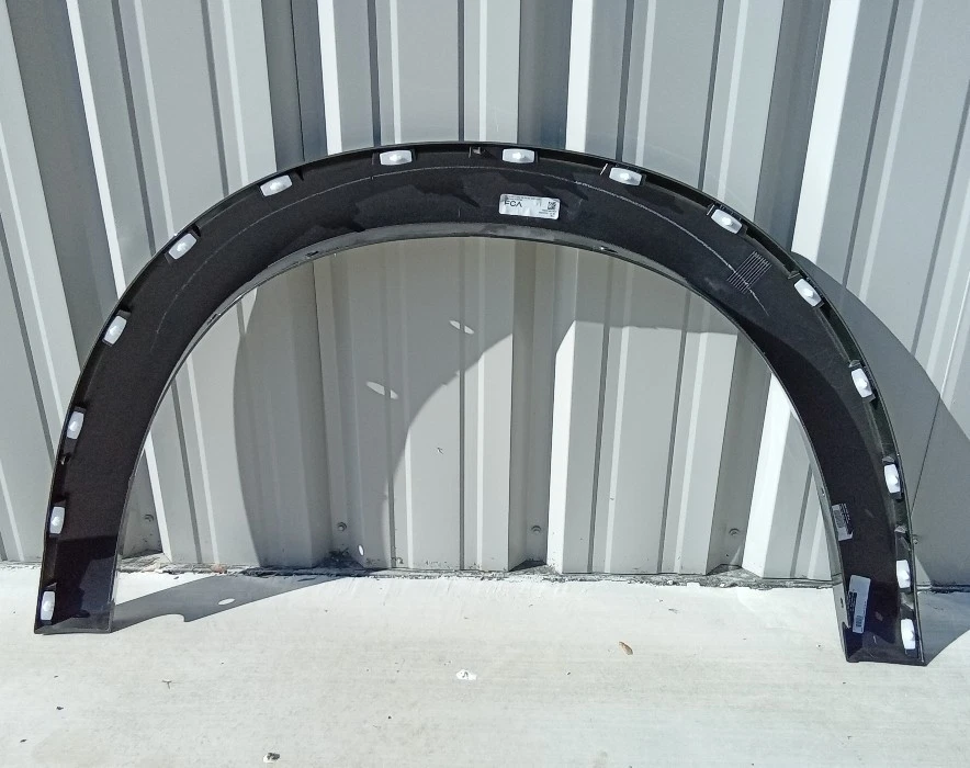 Оригинальный расширитель заднего крыла 2022 Dodge Ram 1500 - Изображение 3 из 4