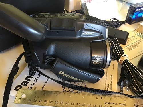 Panasonic Palmcorder PalmSight PV-L657D VHSC 22x Digital Zoom Camcorder Bundle - Picture 2 of 16