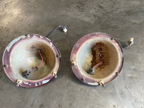 Datsun Roadster Headlight Inner  Buckets 65-70 - Bild 1 von 2