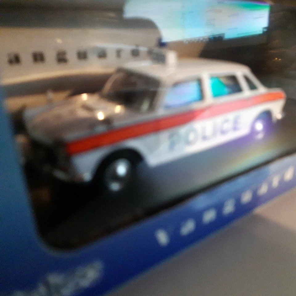 Corgi VA 08904 Austin 2200S Staffordshire Police Ltd Edition of only 2900 (820) - Bild 3 von 4