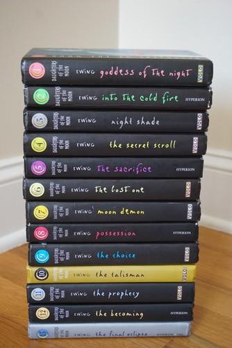 Daughters of the Moon Hardcover Books 1-13 - Bild 1 von 20