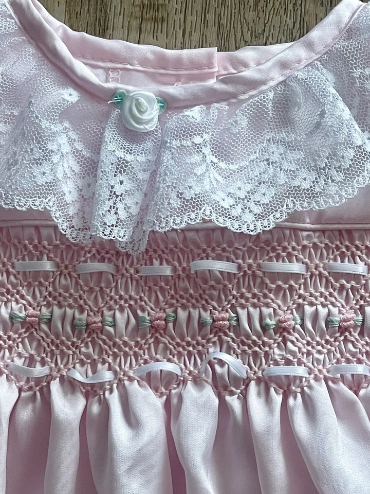 Vestido Vintage Polly Flinders Rosa Satén Calado Cuello Encaje Ribete Talla 24m Foto 3 de 4