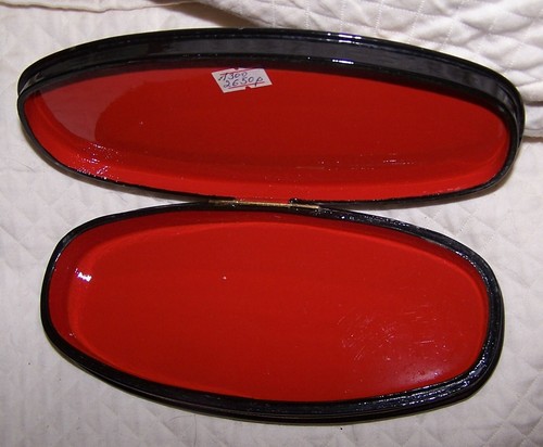 RUSSIAN TRADITIONAL LAQUERED HINGED OVAL BOX FAIRY TALE DESIGN TITLED IN RUSSIAN - Picture 11 of 12