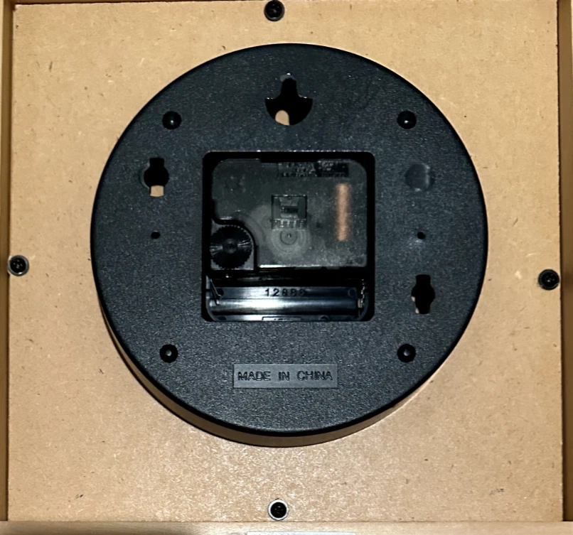 Современные промышленные кварцевые настенные часы Bulova 12 дюймов (клен, серебро, стекло): C4221 - Изображение 3 из 4