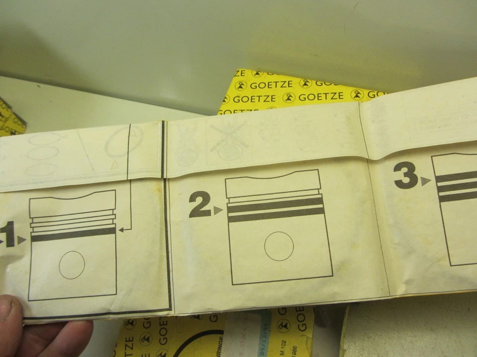 Juegos de 4 anillos de pistón vintage Mercedes estándar W201, 190e, 002 030 20 24 Foto 3 de 4