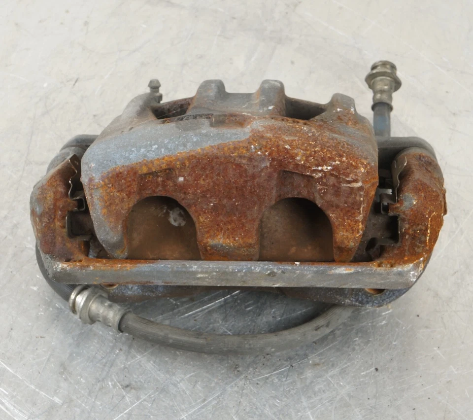 Pinza de freno delantera derecha Nissan Quest 2011-2017 OEM Foto 3 de 4