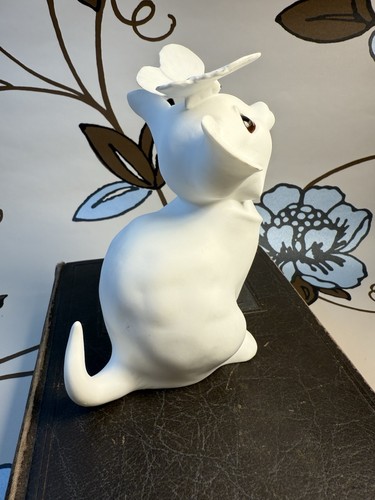 Freeman George Good Vtg. Bone china Cat W/ Butterfly Extremely Rare! - Picture 5 of 8