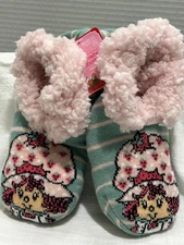 New Strawberry Shortcake Furry Fuzzy Slipper Socks Shoe Size 4-10 Sock Size 9-11