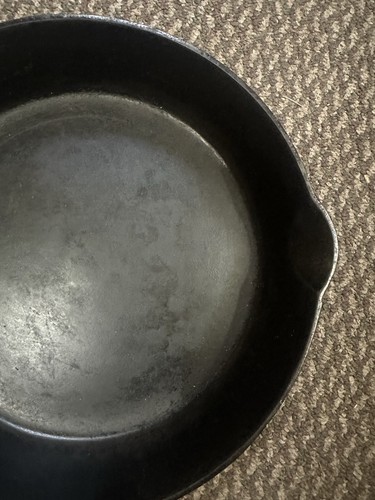 Sartén de hierro fundido Griswold #8 704 D anillo térmico agrietado ligero bamboleo - Imagen 6 de 14