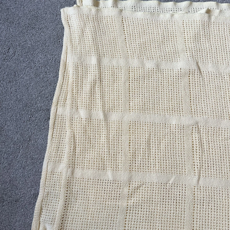 Vintage Mamas & Papas Yellow 100 % Cotton Cellular Cot Blanket Vintage - Image 3 of 4
