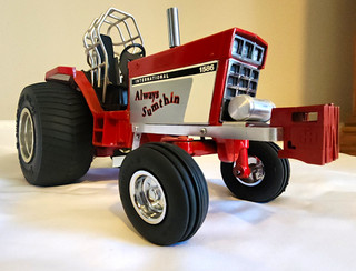 Tractor agrícola personalizado fundido a presión Ertl International 1586 1:16 rojo/plateado/negro