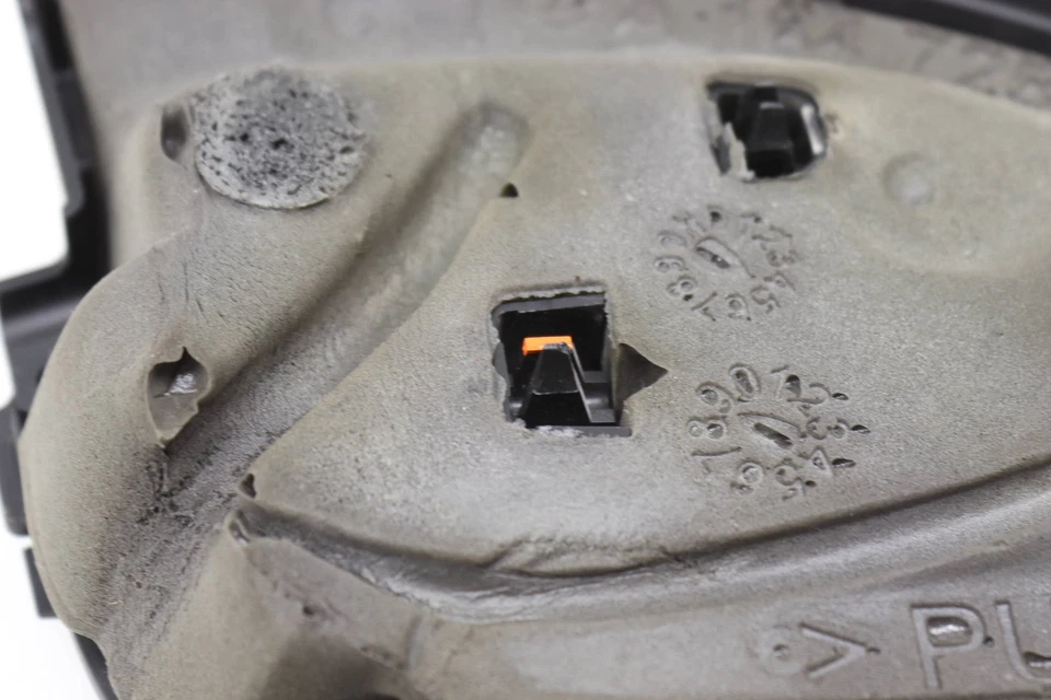 2007-2011 MERCEDES-BENZ ML63 AMG - DOOR Corner Speaker Grille / Cover W/ Tweeter - Image 4 of 4