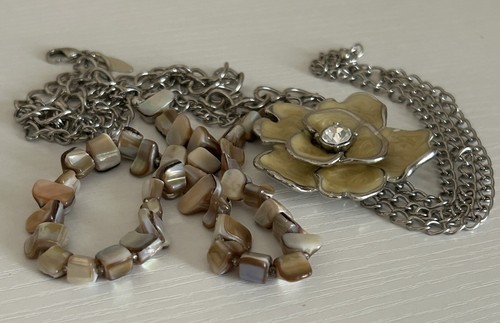 NY Company Peach Grey Abalone Triple Strand Necklace Yellow Enamel Flower 24” - Picture 12 of 14