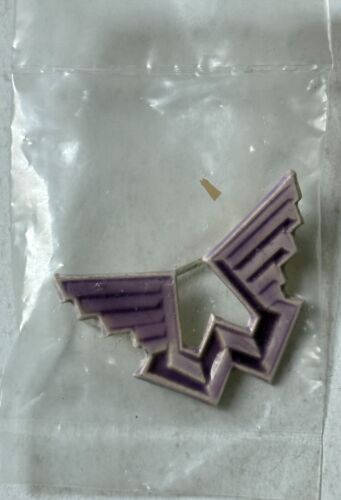 Wings (McCartney Beatles) - "W" Logo - Rare 1970s shaped enamel pin badge