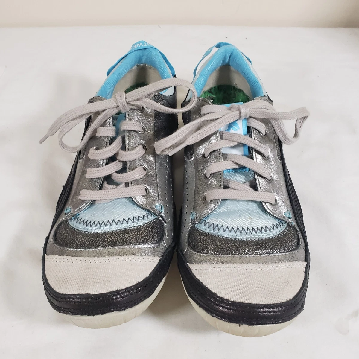Cushe Boutique Sneak Silver Blue Leather UW00085 Women s Size 7 Shoes Used