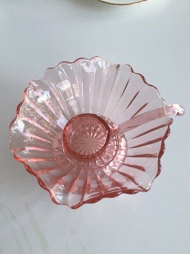 Pink glasS mayo/ custard dish with liddo 3 footed Vintage MCM - Picture 2 of 4