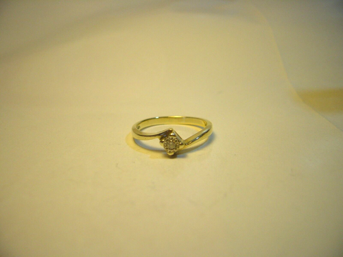Vintage Solid 9ct Gold Ring - Beautiful Quality Sparkly Small Diamond - Size Q - Picture 4 of 12