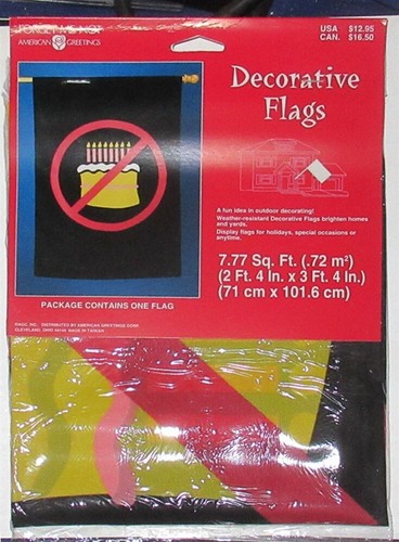 Pastel de cumpleaños decorativo con hito de bandera FMN 28"" x 40"" de American Greetings - Imagen 2 de 2