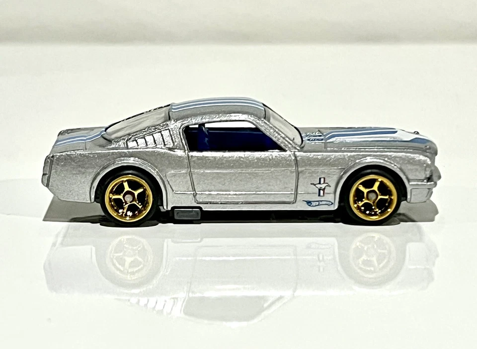 Hot Wheels - Ford Mustang Fastback 2+2 2010 No4/10 замена колес на заказ - Изображение 2 из 4