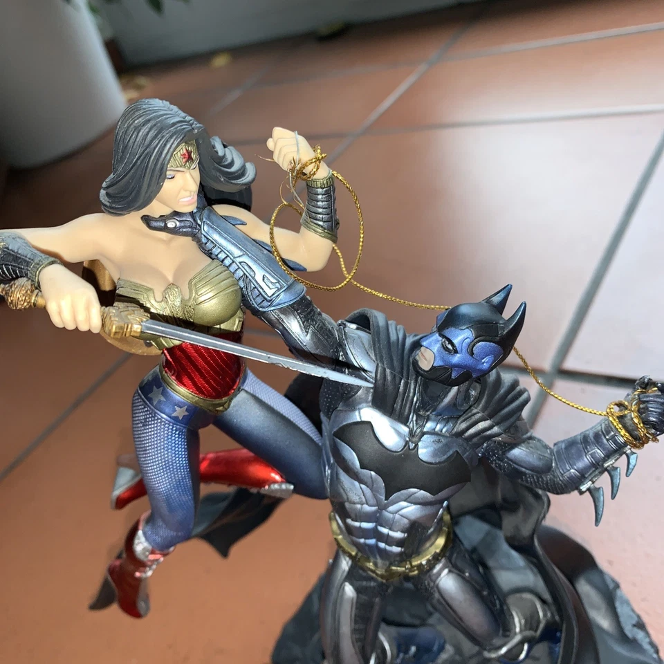 Injustice: Statue Gods Among Us - Batman Wonder Woman Figur Top! Waner Bros 26cm - Bild 2 von 4