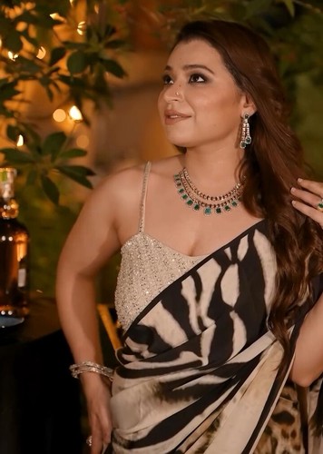Elegant Animal Print Silk Saree with Sequin Blouse Party & Cocktail Wear Sari - Picture 7 of 8