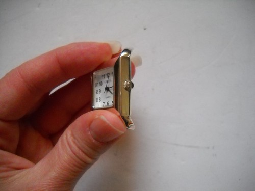Geneva Quartz Designer Style Silver Tone Japan Ladies Watch - Runs PARTS/REPAIR - Picture 3 of 6